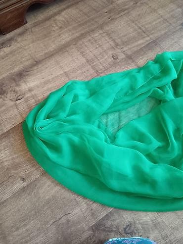 emmezeta prekrivači i deke: Zeleni šifon/organza ešarpa– lagan, proziran i lepršav. Tkanina je — 2
