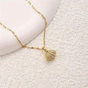 biserne ogrlice bižuterija: Zlatna ogrlica sa priveškom školjke i biserom - Elegantna ogrlica u — 2