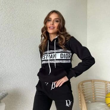 kompleti odece: Veličine S, M, L, XL 
 CENA 4100 din — 8