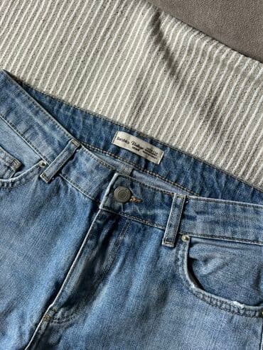 Bershka farmerke 34 veličina, nošene 2 puta. Kao nove na lalafo.rs Bershka farmerke 34 veličina, nošene 2 puta. Kao nove