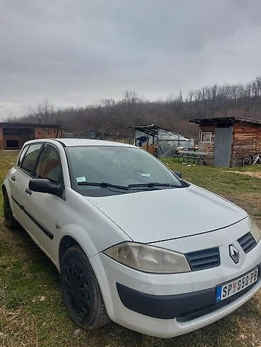 Prodaja automobila: Renault Mégane II, bele boje, hečbek sa 5 vrata. Pogonsko rešenje sa — 3