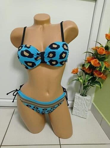 kupaci lisca: Roze veličina 42
Plavi veličina 44 
Cena 1700 din
Ima push up — 1