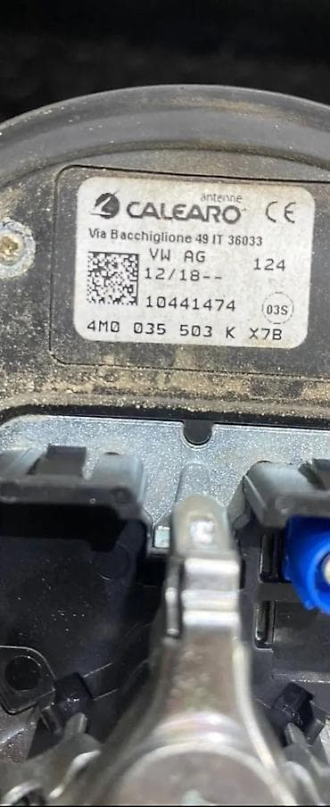 aparati rs: AUDI 4 ANTENA 4M0035503K | Audi vagen delovi ZEMUN ALTINA 06******** — 3