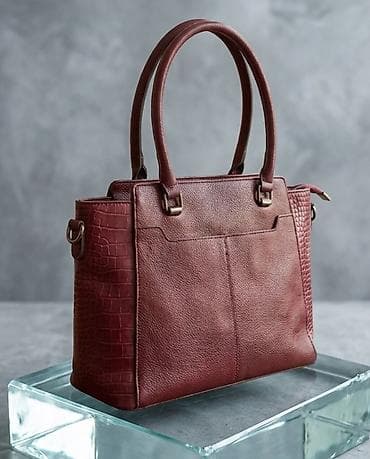 lacoste torbe zenske: Elegantna ženska torba od prave kože u bordo boji. Model sa — 1