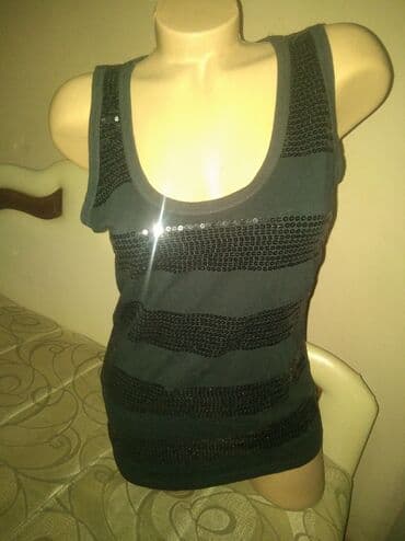 tank top h m: Crna majca. L vel. Presijava
Fixna cena — 1