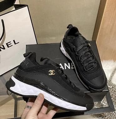 new balance zenske patike crne: CHANEL SNEAKERS Crne modne patike sa debljim đonom i diskretnim — 1