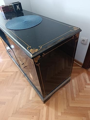 ugaone garniture na p: Orijentalni komoda/kredenca sa ručno oslikanim motivima - Materijal — 2