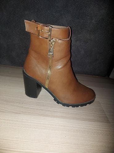 Gležnjače, 38 na lalafo.rs Gležnjače, 38