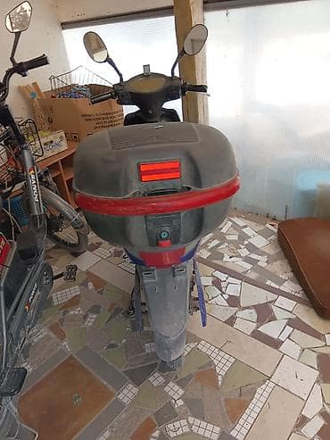 polovne auto gume u nišu i okolini: Prodajem elektricni skuter sa 5 baterije sve radi dobro ide 250 — 5