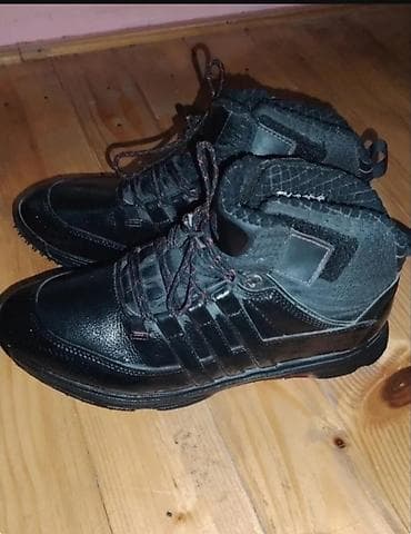 Adidas Traxion,broj 41