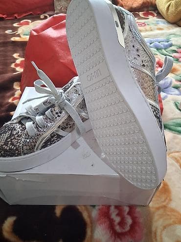 adidas bele patike zenske: Ženske patike sa animal printom (imitacija zmijske kože) i metalik — 2