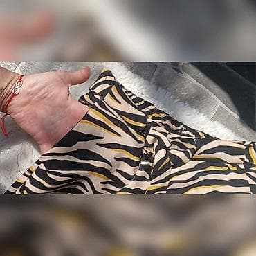 pantalone 44: F&F Naznacena vel.38 Poluobim struka od 36 do48 (imaju lastis — 3