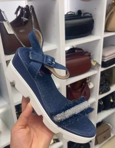 canda c a: Sandals, Altramarea — 7