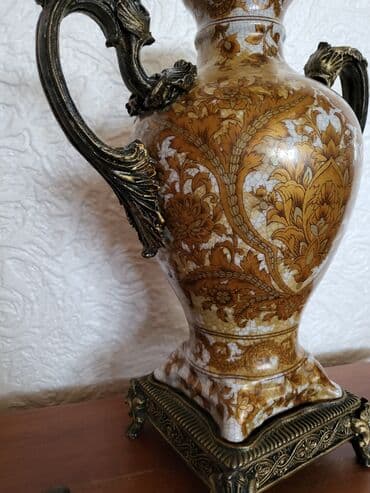 vaza sa cvecem crtez: Vaza nova iz 50ih god. porcelan,neka vrsta legure. rucni rad — 9