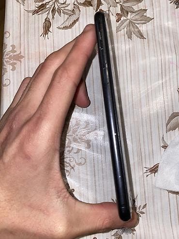 Apple iPhone 2020 Malo je slomjen ko sto se vidi na slikama 128 gb — 6