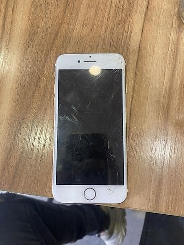 Apple iPhone (serija7 – beli front, Touch ID dugme, 4.7" ekran) -