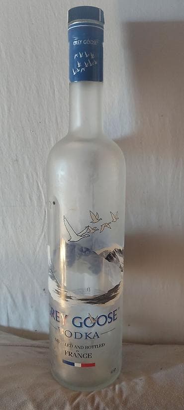 Prazna flasa od GREY GOOSE 6 litra Prodajem praznu flasu Grey Goose 6 na lalafo.rs Prazna flasa od GREY GOOSE 6 litra Prodajem praznu flasu Grey Goose 6