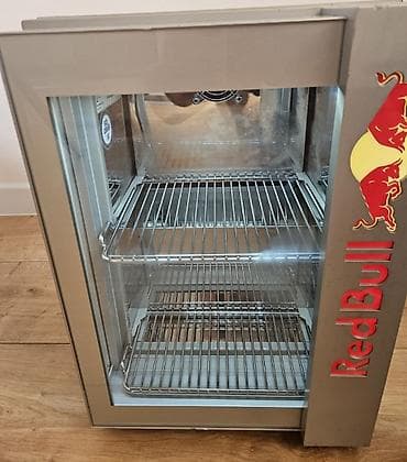 polovni mini frizideri: Kompresorski frizider RED BULL 220V Ispravan kompresorski frizider — 2