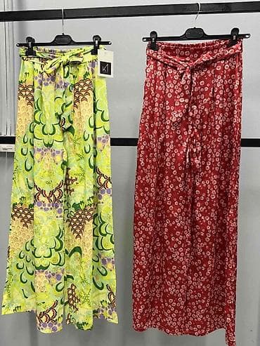 pantalone s: Ženske široke pantalone sa printom i pojasom
1450 din
S M L — 3