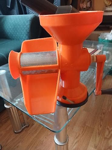 Ručna cediljka/pasirka za paradajz i voće - Materijal: kvalitetna