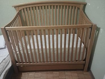 Prodajem kvalitetan drveni krevetac u odličnom stanju. Napravljen je — 4