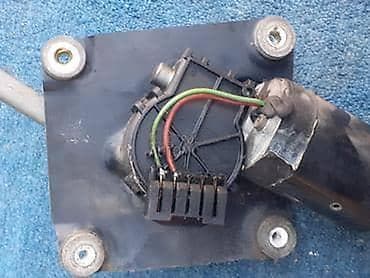 MOTOR ZADNJEG BRISAČA ZA VOLVO V40 OD 1996. DO 2004. GOD. | motor na lalafo.rs MOTOR ZADNJEG BRISAČA ZA VOLVO V40 OD 1996. DO 2004. GOD. | motor