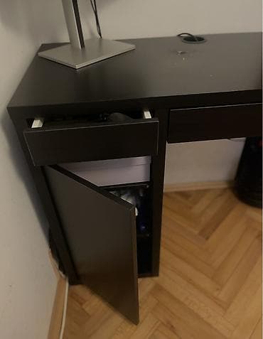 jysk ormari za hodnik: Ikea MICKE radni sto, crnosmeđa boja. Dimenzije: 105 × 50 cm. - — 3