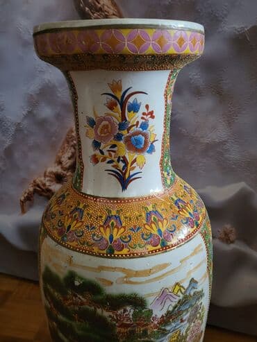 Ostali antikviteti: Velika vaza porcelanska,rucno reljefno oslikana 1950g+. Velika — 5