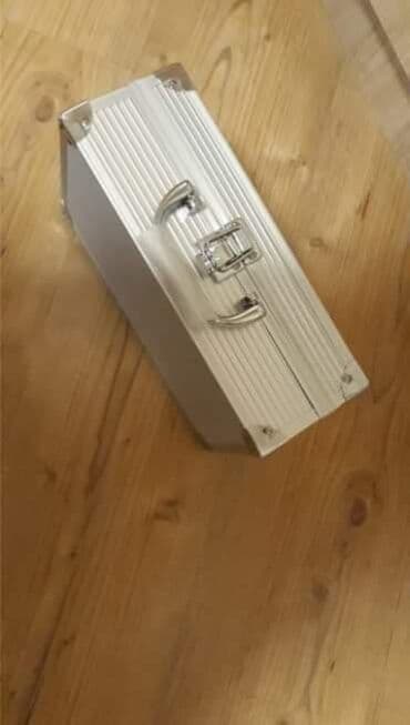 Šminka: Cena:2800 din Aluminijumski kofer sa šminkom Dimenzije kofera 25x16 cm — 5