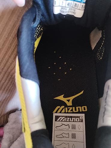 Patike: Mizuno patike za dvoranske sportove - Model: Mizuno (oznaka na — 3