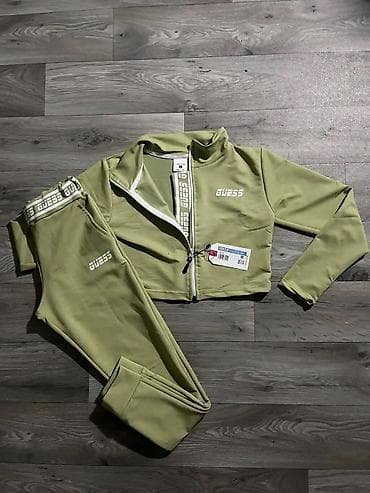 Donji deo: GUESS ženski sportski komplet – gornji deo i donji deo - Model — 3