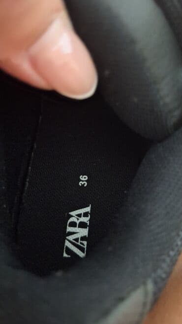 nit haljine: Patike Zara ;1 par =3000 dinara;brojevi 34 i 36.Crne boje — 6