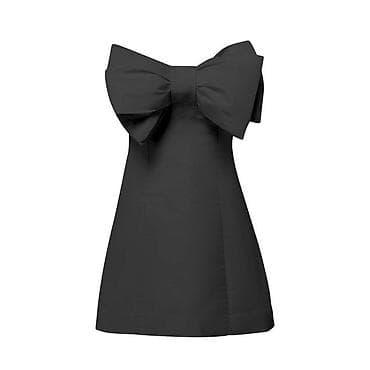 Haljina sa masnama na dekolte. Crna boja.Tanji keper sa elastinom