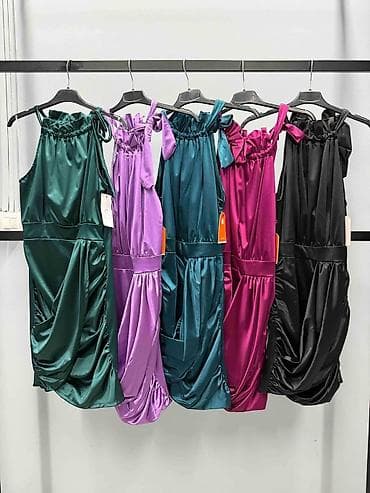 Dresses: Saten mini haljina – elegantan večernji model - Materijal: glatki — 4