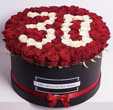 jastuci za ugaonu garnituru: Elegantne poklon kutije sa ružama – personalizovani aranžmani - — 1