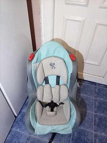 Dečije auto sedište sa ISOFIX vođicama i višeslojnim jastučićima -