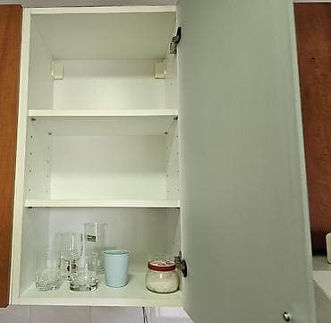Prodajem elemente kuhinje. Gornji elementi su visine 80cm, dubine — 5