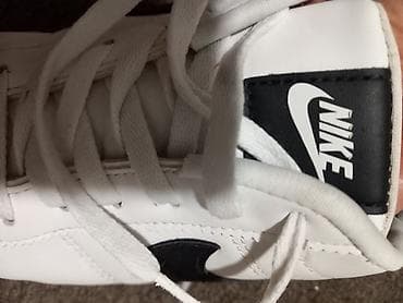 beli dvorac na naduvavanje: Nike patike – belo/crne - Model: klasični niskoprofilni — 3