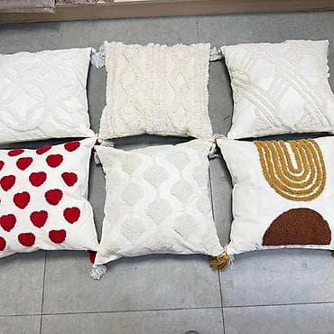 sivenje jastucnica po meri: Ukrasne jastucnice
Dimenzije 45x45cm
Cena po komadu 1250din — 6