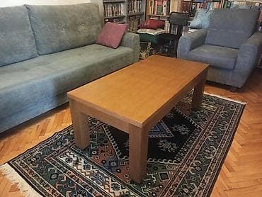 Kvalitetan, masivan i lep klub-sto dimenzija:120x60 (x46/50)cm. Na