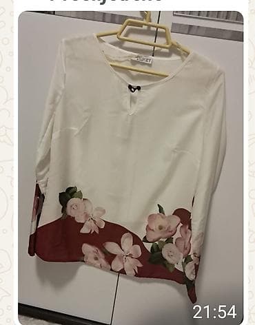 Women's T-shirts and tops: Ženska bluza sa cvetnim dezenom - Model: duži ravni kroj sa dugim — 1