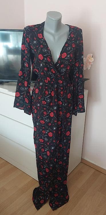 Duga haljina s cvetnim printom - Boja: crna osnova sa crvenim i na lalafo.rs Duga haljina s cvetnim printom - Boja: crna osnova sa crvenim i