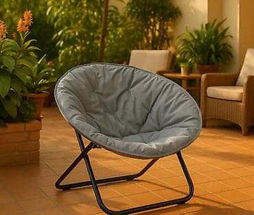 Stolica Urban Fold Siva donosi balans stila i funkcionalnosti za vaš