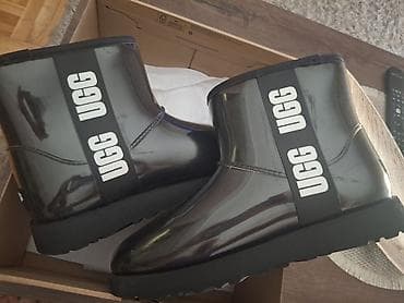 magnum obuca: UGG ženske čizme – model Mini (kratke) sa sjajnim transparentno‑dim — 4