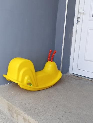 Kuhinjski nameštaj: Dečja njihalica – puž, žute boje - Model u obliku puža, sa crvenim — 1