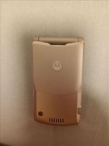 pegla na zar cena: Motorola V3 Motorola kao nova,baterija dobra,punjač,radi na svim — 4