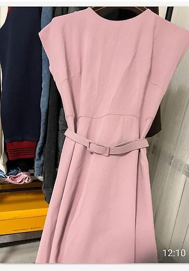 Elegantna duga haljina u puder‑roze boji - Kroj: minimalističan — 1