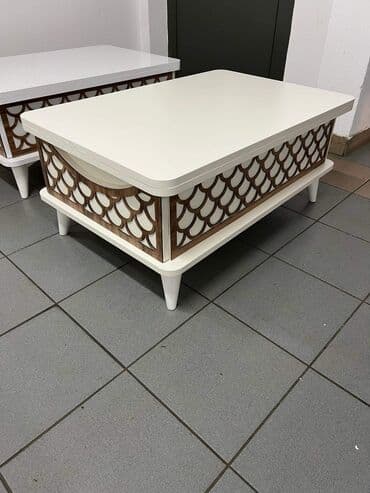 trpezarijski sto od paleta: Dostupne su 4 boje, Dimenzije stola su 60x90, a kada se rasklopi — 5