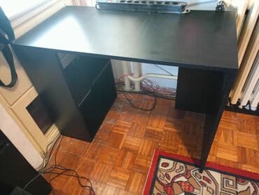 Setovi stolova i stolica: Radni Sto 24 📦 Cena: 8100din 🛠️ Materijal: Univer debljine 18mm u — 9