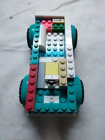 Kocke za decu: Lego automobil oko 13 cm, nekompletan.za delove — 2